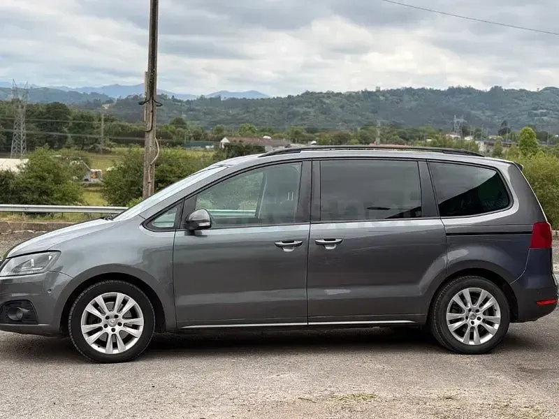 Usado Seat Alhambra Style 140 CV (102 kW) 2011 Gris / plata Monovolumen