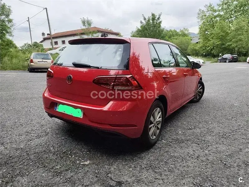 Usado VW Golf VII 115 CV (84 kW) 2019 Rojo Berlina