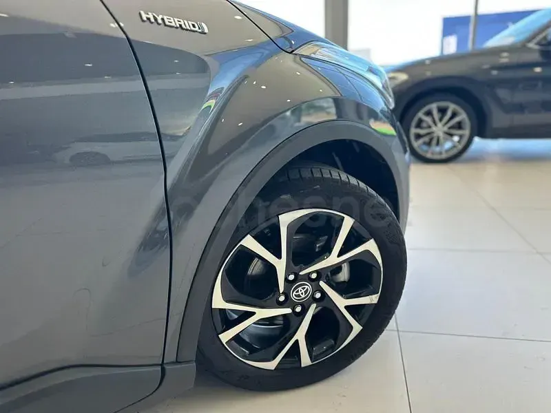 Usado Toyota C-HR Advance 122 CV (89 kW) 2020 Gris / plata SUV