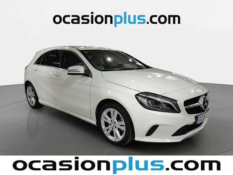 Usado Mercedes A180 Urban 122 CV (89 kW) 2016 Blanco Utilitario