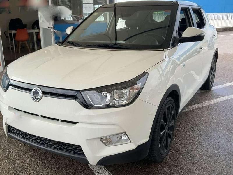 Usado Ssangyong (KGM) Tivoli Limited 116 CV (85 kW) 2017 Blanco SUV