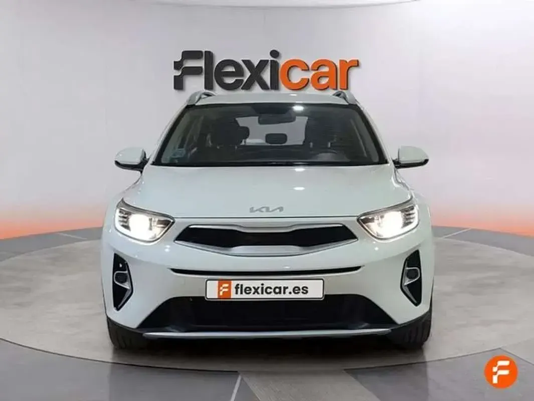 Usado Kia Stonic 84 CV (61 kW) 2022 Blanco SUV