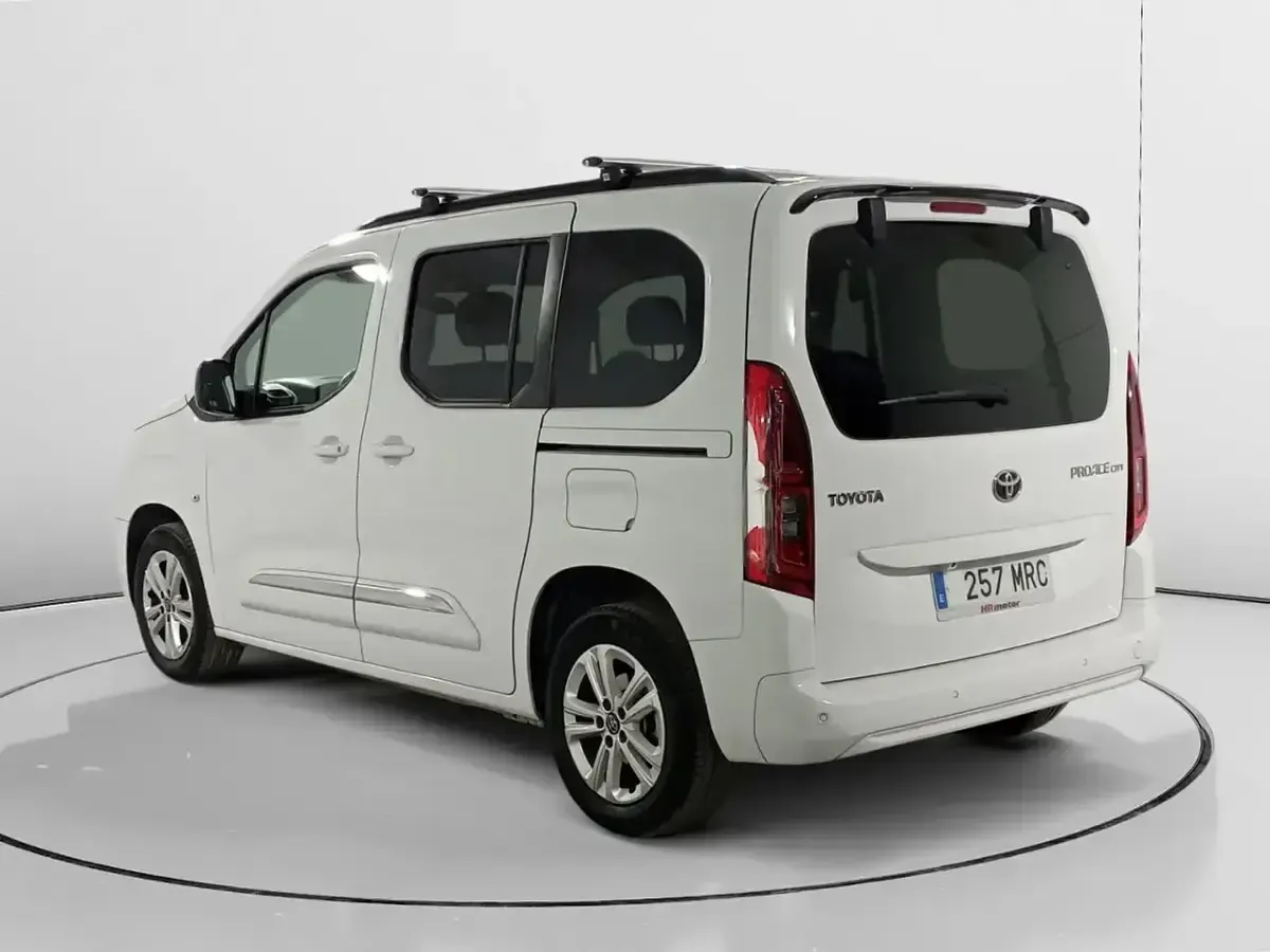 Usado Toyota Proace City Active 131 CV (96 kW) 2024 Blanco Monovolumen