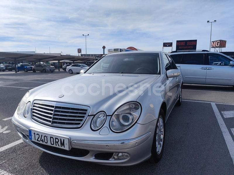 Usado Mercedes E270 Elegance 177 CV (130 kW) 2003 Gris / plata Berlina