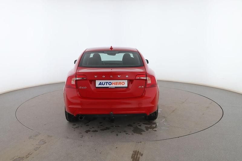 Usado Volvo S60 Momentum 150 CV (110 kW) 2018 Rojo Berlina