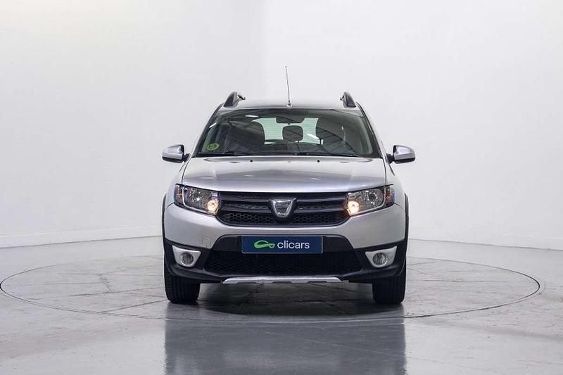 Usado Dacia Sandero Stepway 90 CV (66 kW) 2013 Plateado Utilitario