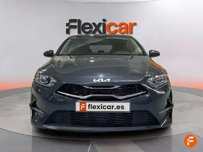 Usado Kia Ceed 136 CV (100 kW) 2023 Gris Utilitario