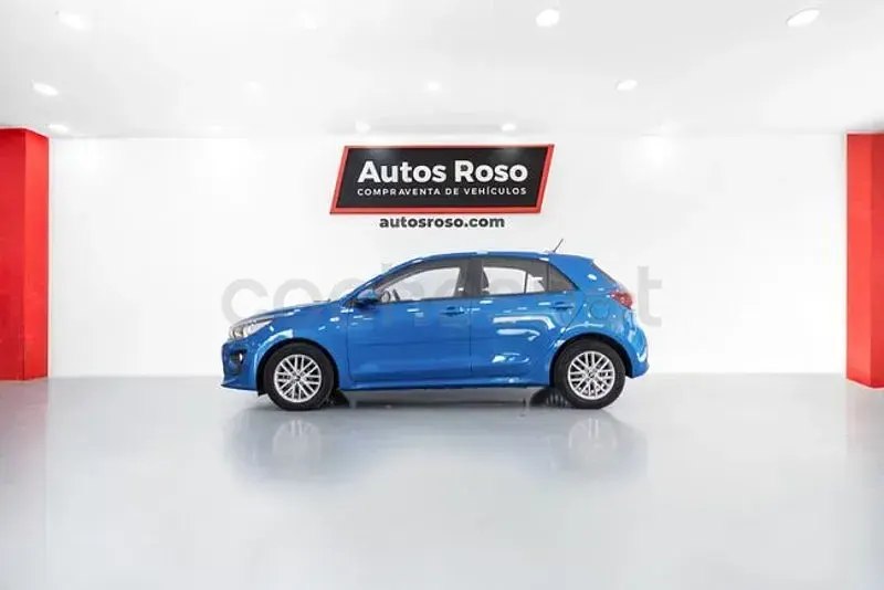 Usado Kia Rio 84 CV (61 kW) 2023 Azul Berlina