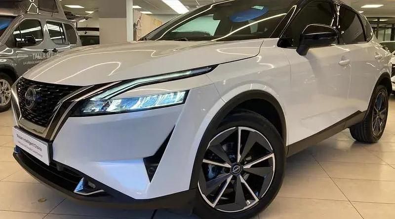 Usado Nissan Qashqai N-Connecta 140 CV (102 kW) 2023 Lunar white con techo midnight SUV