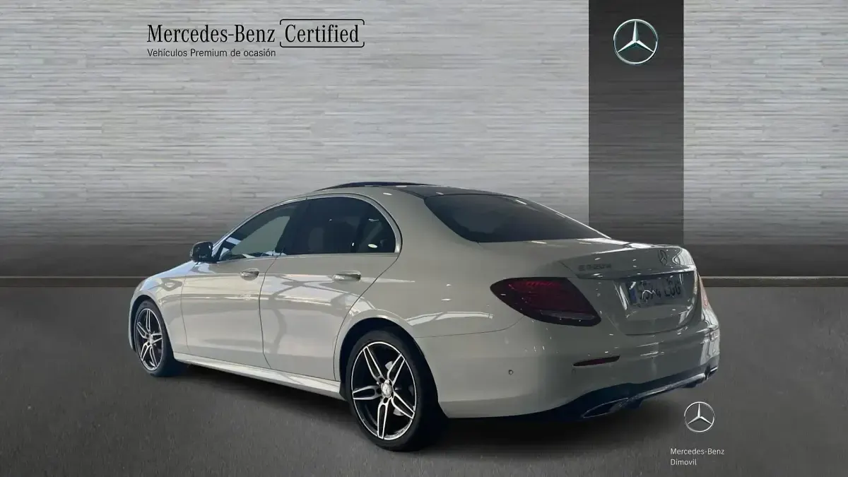 Usado Mercedes E220 AMG line 194 CV (142 kW) 2019 Blanco Berlina