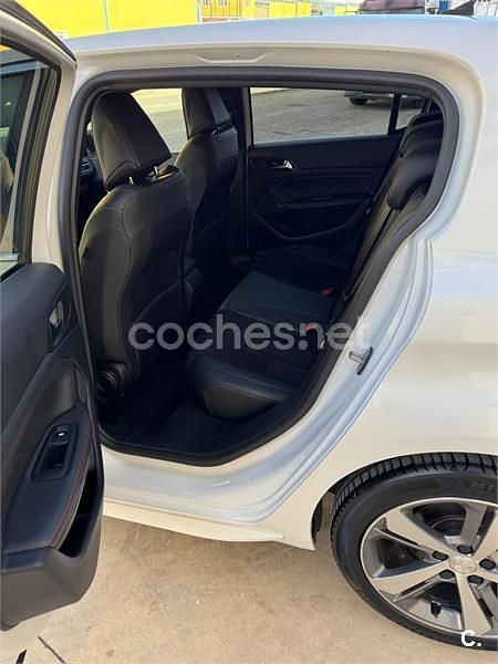 Usado Peugeot 308 GT-line 130 CV (95 kW) 2015 Blanco Berlina