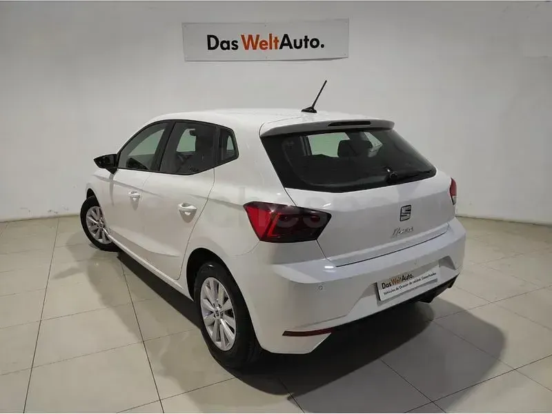 Usado Seat Ibiza Style 116 CV (85 kW) 2022 Blanco Utilitario