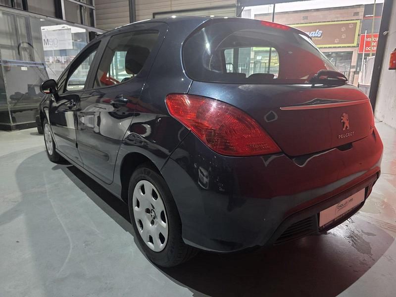 Usado Peugeot 308 Active 92 CV (67 kW) 2013 Negro