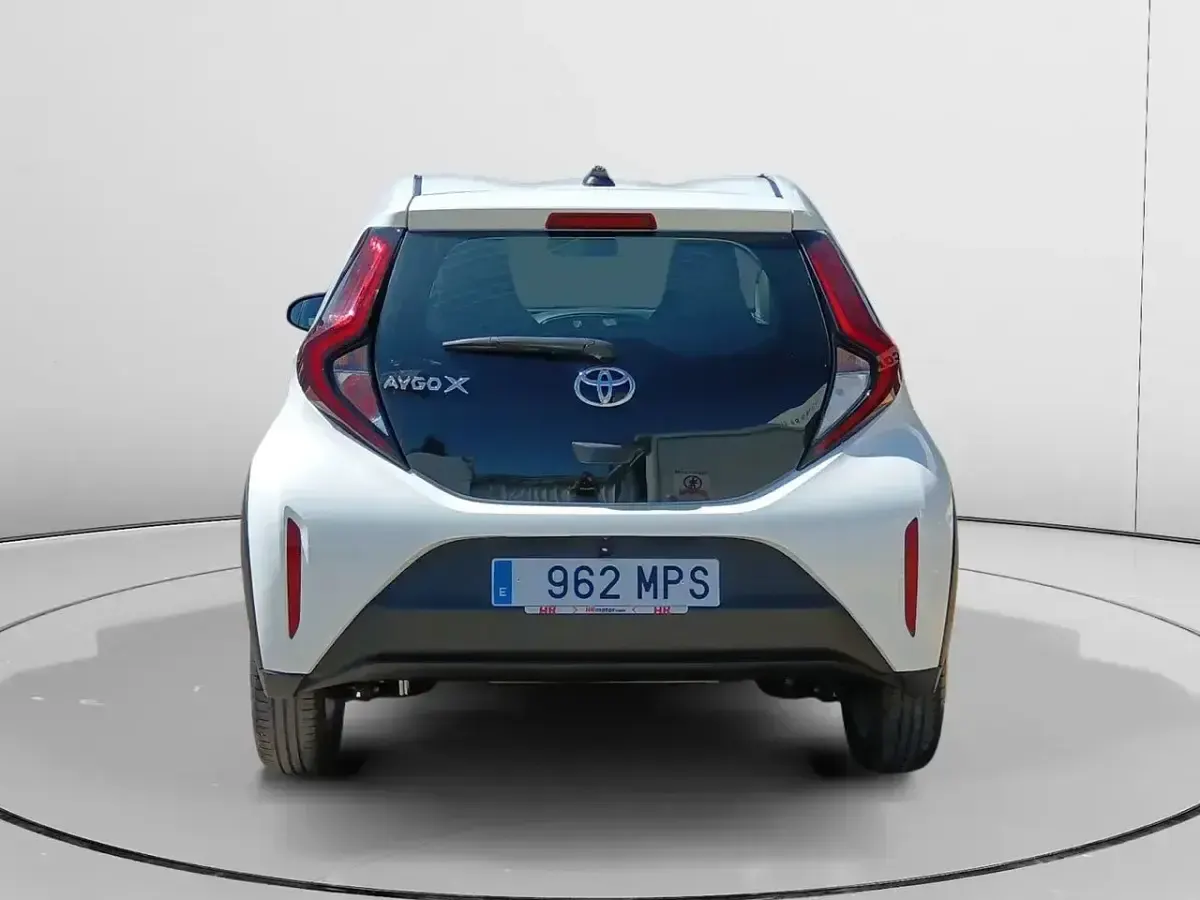 Usado Toyota Aygo X Play 72 CV (52 kW) 2024 Blanco SUV