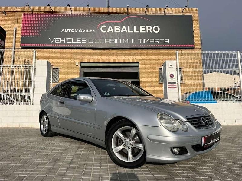Usado Mercedes C180 Classic 143 CV (105 kW) 2004 Gris Coupe
