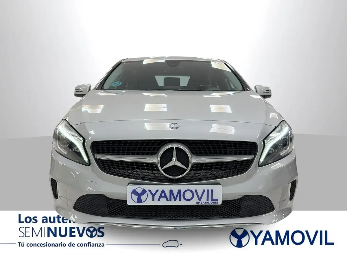 Usado Mercedes A180 Urban 122 HP (89 kW) 2016 Cinzento Sedan