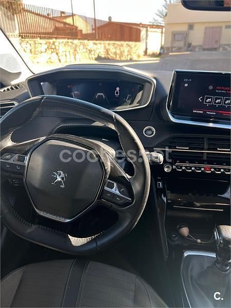 Usado Peugeot 208 Active 100 CV (73 kW) 2020 Rojo Utilitario