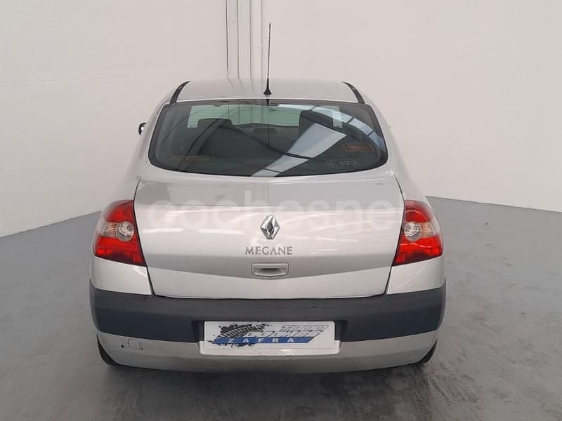 Usado Renault Mégane II Authentique 80 CV (58 kW) 2005 Gris / plata Berlina