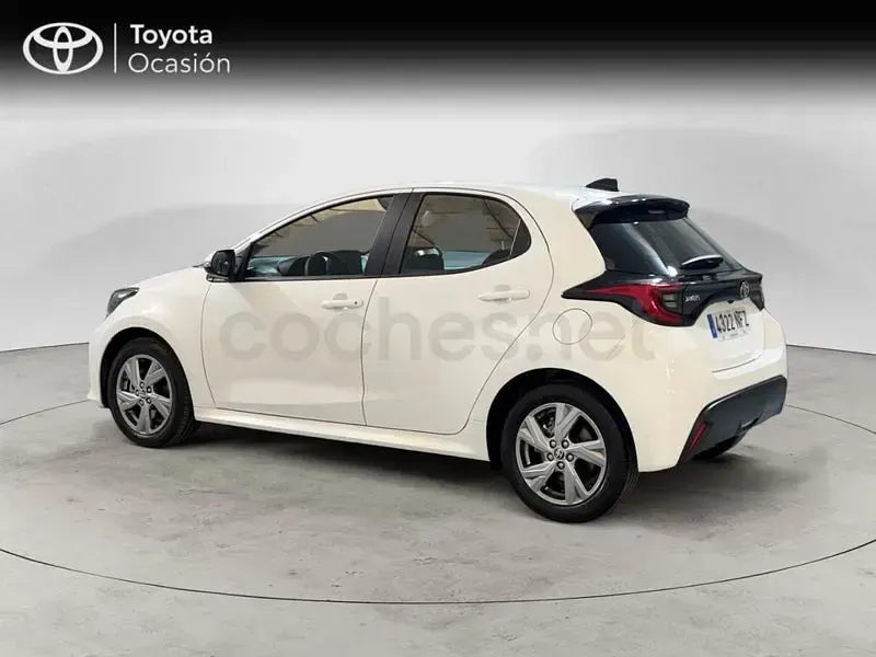 Usado Toyota Yaris Hybrid Active 116 CV (85 kW) 2025 Blanco Berlina
