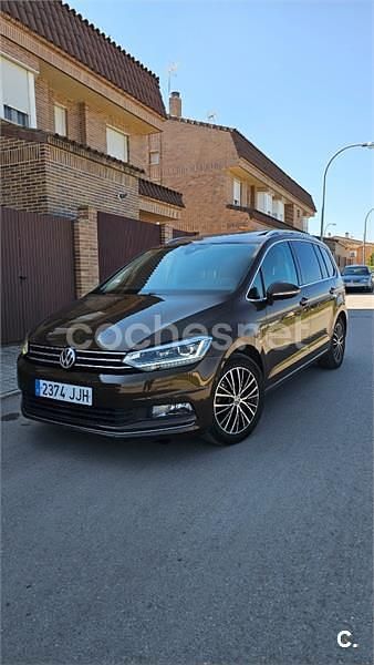 Usado VW Touran Sportline 150 CV (110 kW) 2015 Marrón Monovolumen