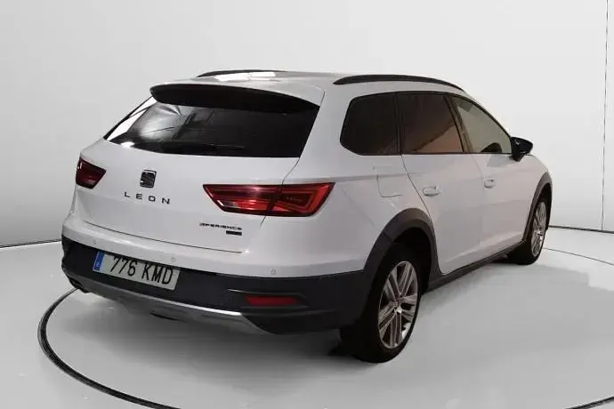 Usado Seat Leon X-Perience 4Drive 151 CV (111 kW) 2018 Blanco Familiar