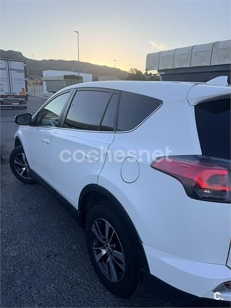 Usado Toyota RAV4 Business Edition 143 CV (105 kW) 2017 Blanco SUV