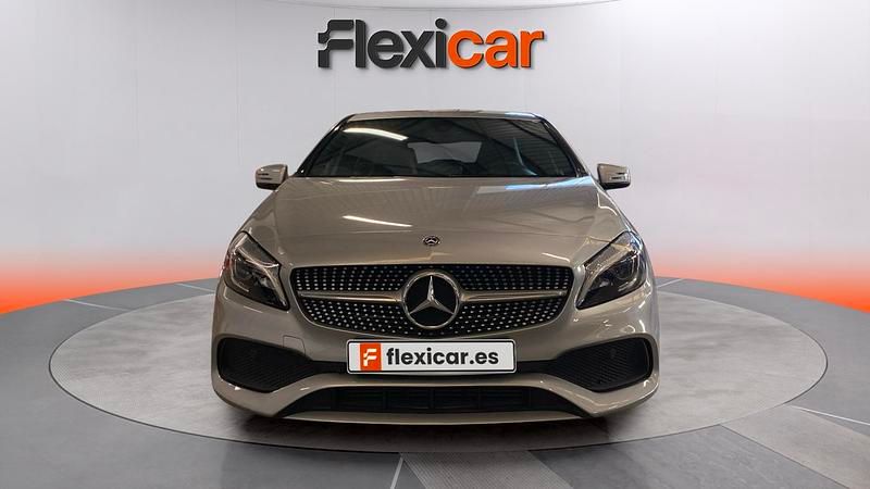 Usado Mercedes A180 122 CV (89 kW) 2018 Gris Utilitario
