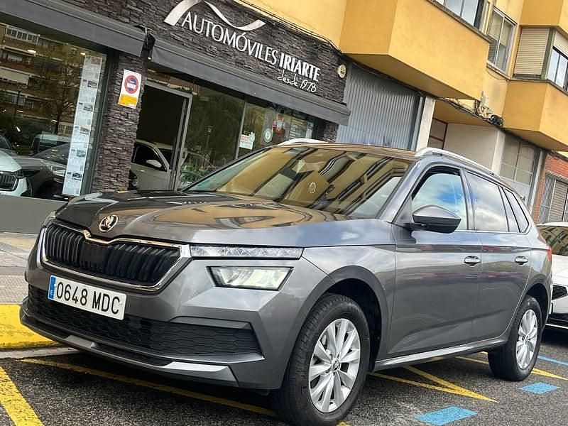 Usado Skoda Kamiq Ambition 110 CV (80 kW) 2023 Gris / plata SUV