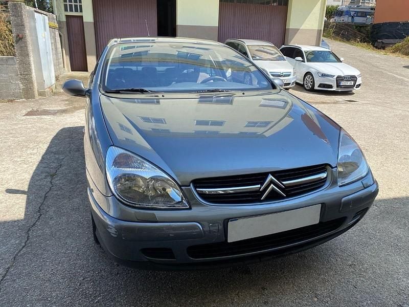 Usado Citroën C5 Exclusive 136 CV (100 kW) 2001 Gris