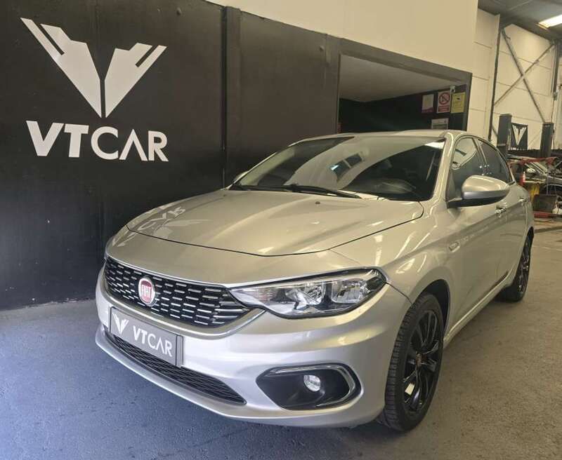 Beige Usado 2018 Fiat Tipo Lounge Utilitario | 9990 € (Precio justo) - Imagen 1/4