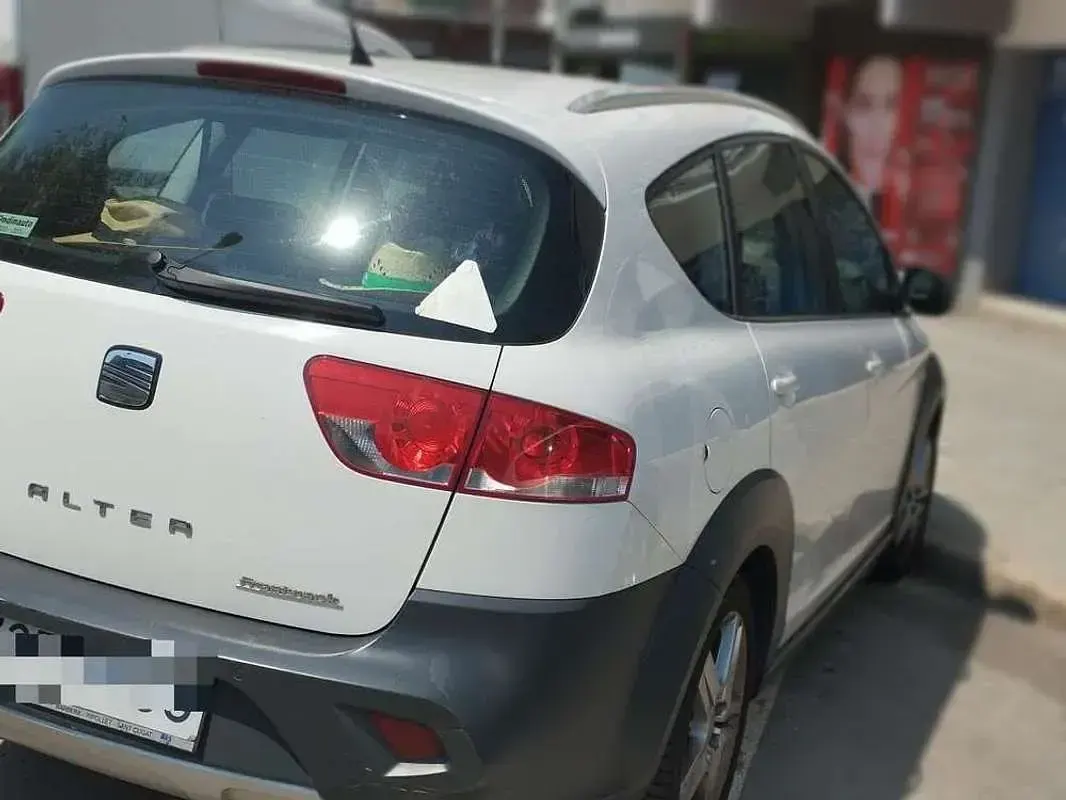Usado Seat Altea Ecomotive 105 CV (77 kW) 2013 Blanco Monovolumen
