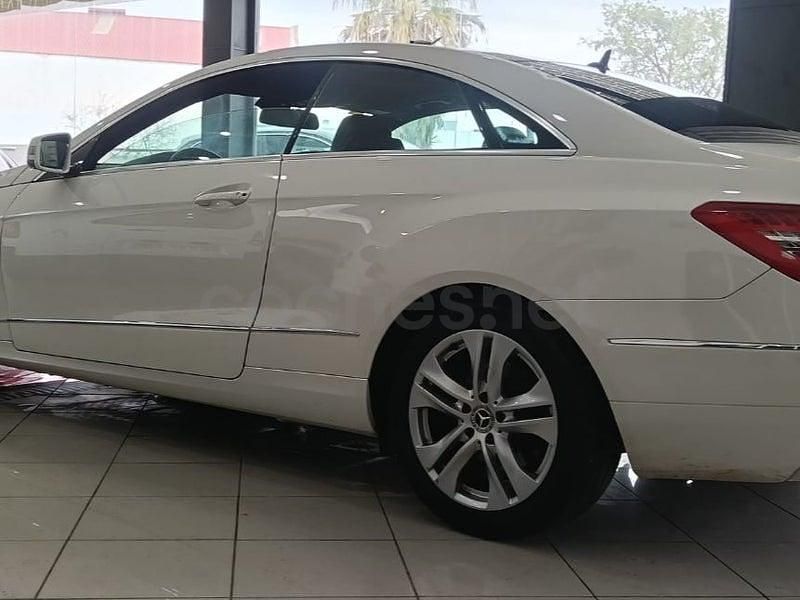 Usado Mercedes E220 170 CV (125 kW) 2012 Blanco Coupe