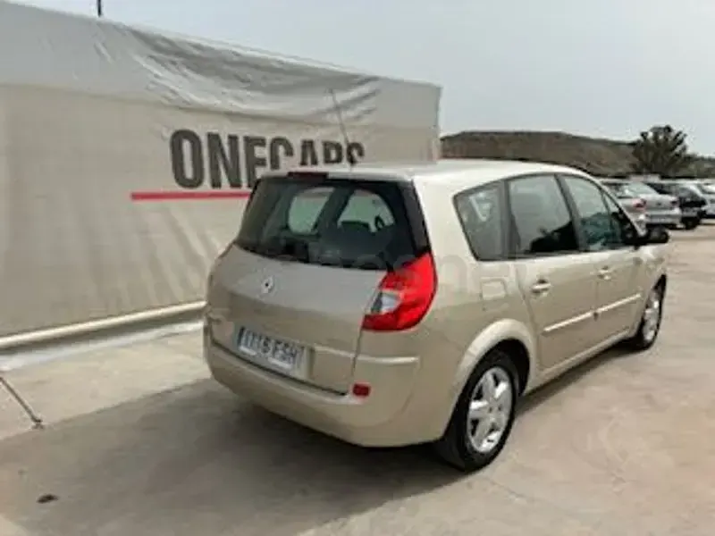 Usado Renault Grand Scénic II Privilege 110 CV (80 kW) 2007 Beige Monovolumen