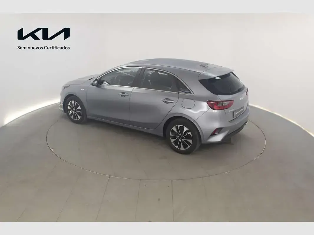 Usado Kia Ceed 101 CV (74 kW) 2025 Plateado Utilitario