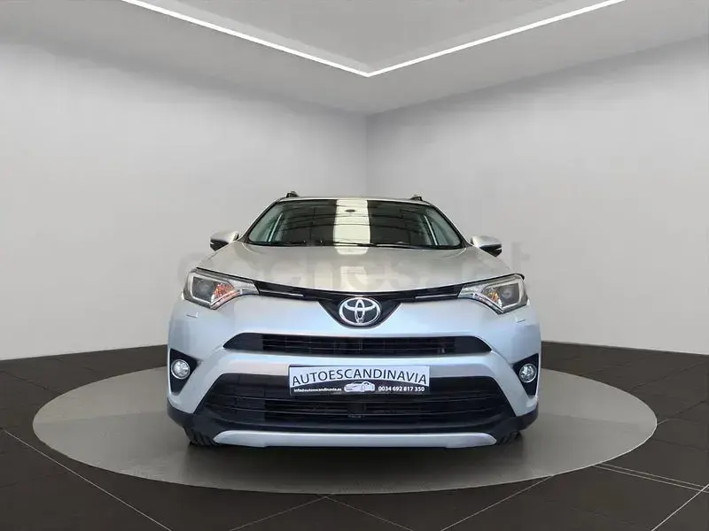 Usado Toyota RAV4 Advance 143 CV (105 kW) 2016 Gris / plata SUV