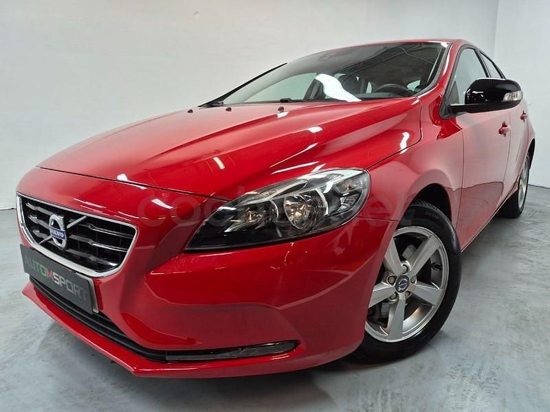 Usado Volvo V40 Momentum 120 CV (88 kW) 2016 Rojo Berlina