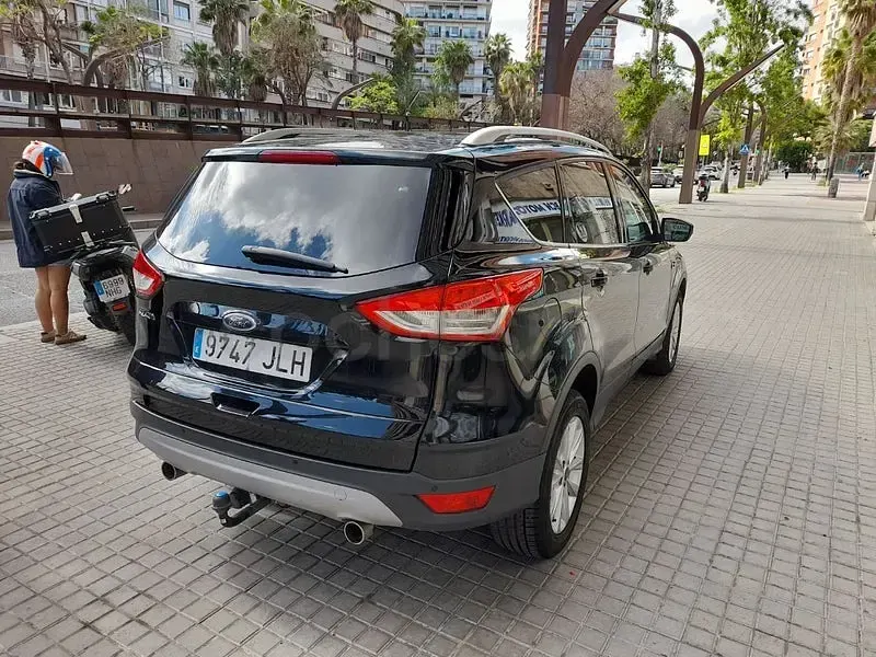 Usado Ford Kuga Trend 150 CV (110 kW) 2016 Negro SUV