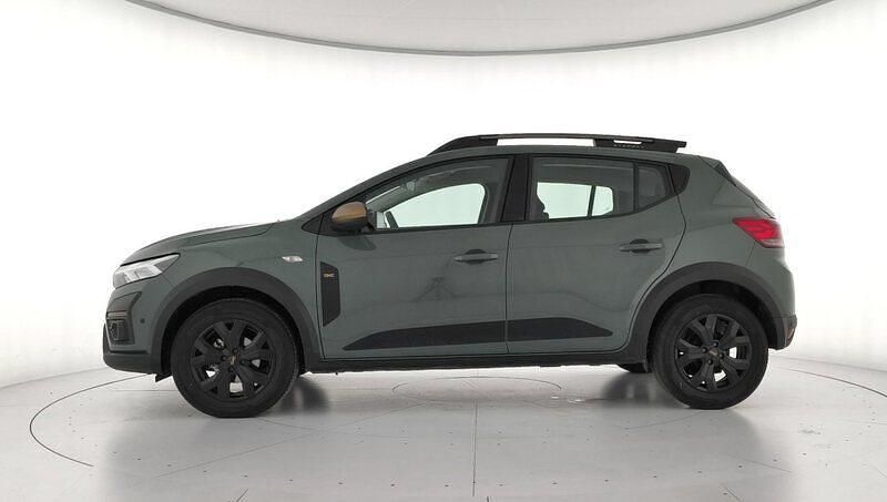 Usado Dacia Sandero Extreme 100 CV (73 kW) 2025 Verde Berlina