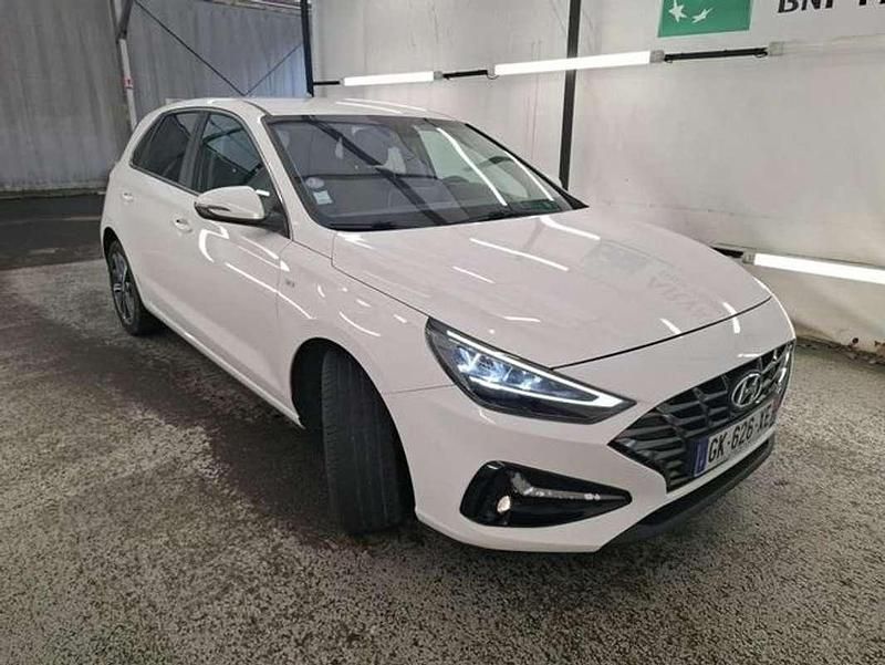 Usado Hyundai i30 120 CV (88 kW) 2023 Blanco Berlina