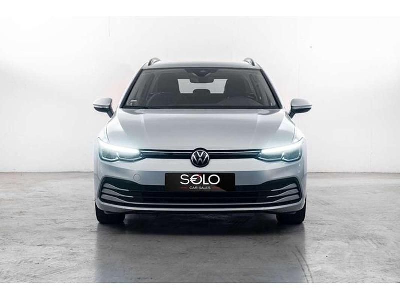 Usado VW Golf VIII Life 116 CV (85 kW) 2021 Gris / plata Familiar