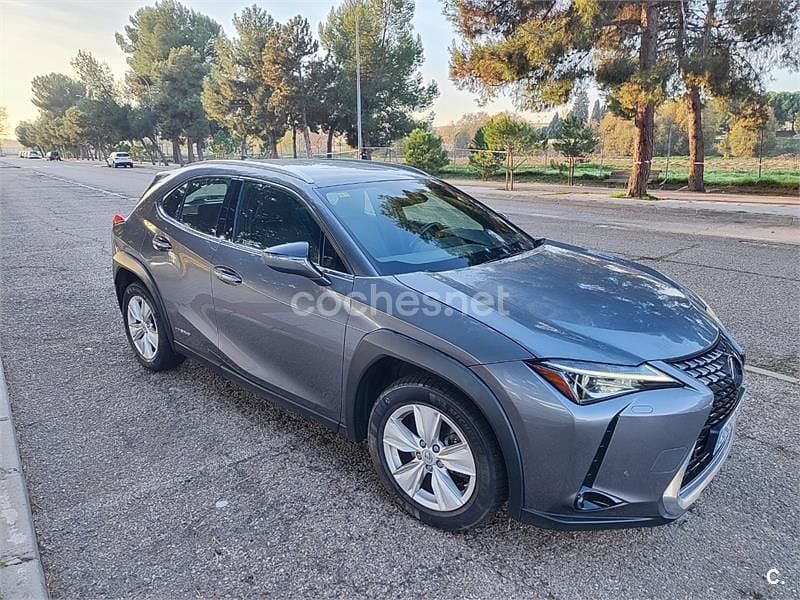 Usado Lexus UX Business Edition 184 CV (135 kW) 2022 Gris / plata SUV