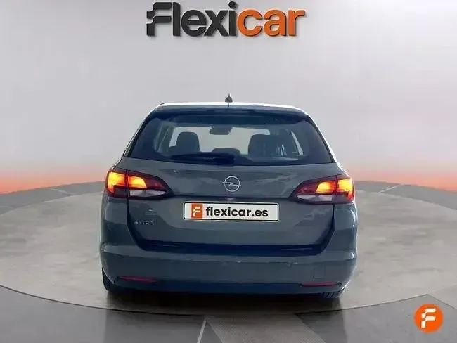 Usado Opel Astra 105 CV (77 kW) 2020 Gris Berlina
