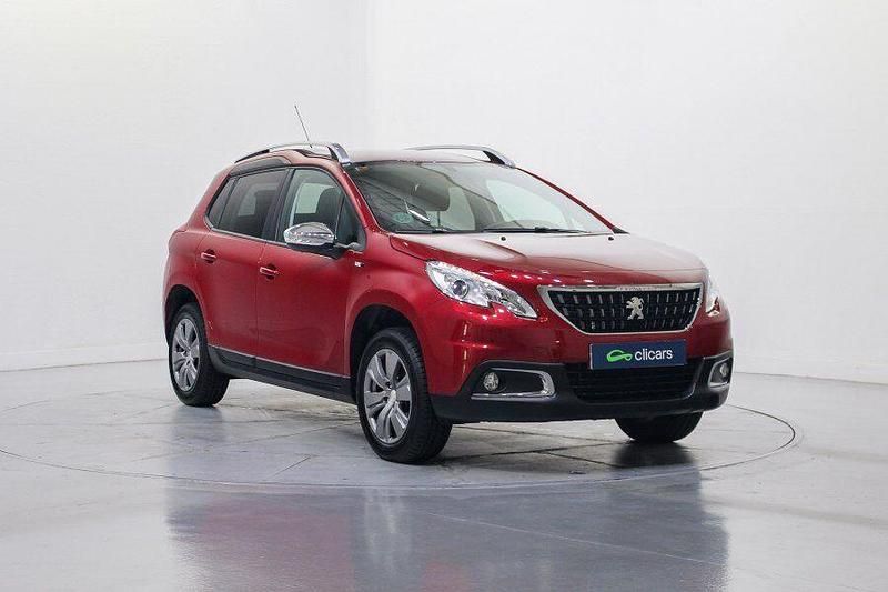 Usado Peugeot 2008 Style 110 CV (80 kW) 2016 Rojo SUV