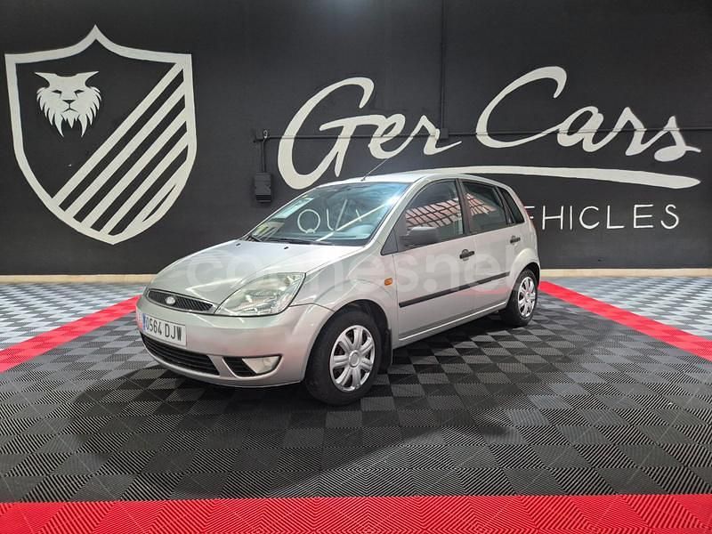 Gris / plata Usado 2005 Ford Fiesta Ghia Berlina | 3695 € - Imagen 1/4