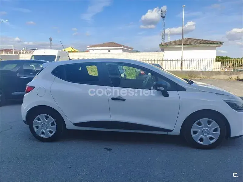 Usado Renault Clio IV Authentique 75 CV (55 kW) 2015 Blanco Berlina