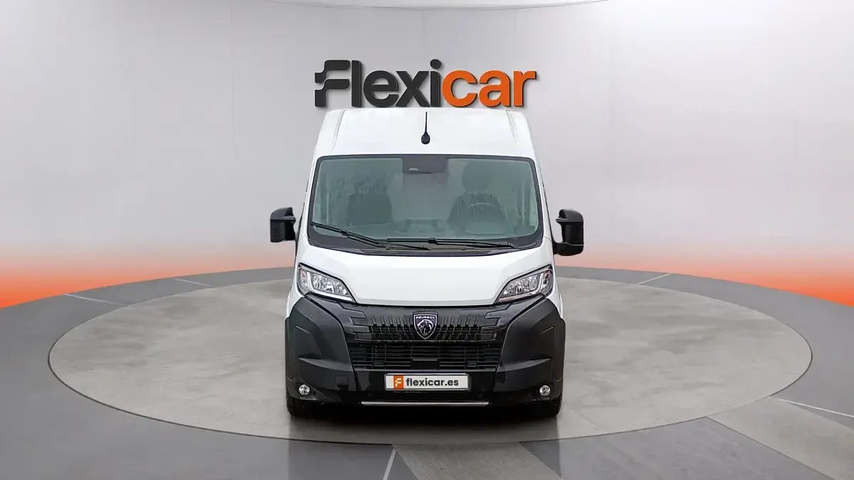 Begagnad Peugeot Boxer 140 HK (102 kW) 2024 Van