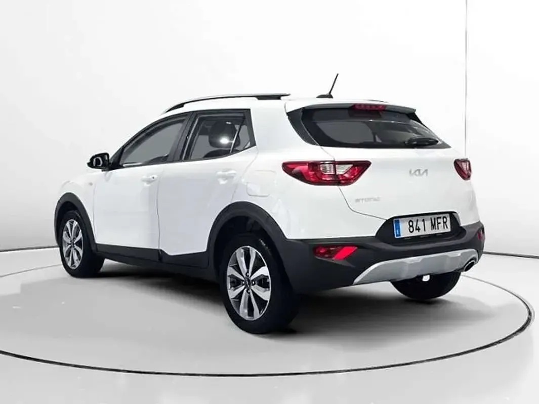 Usado Kia Stonic 84 HP (61 kW) 2023 Branco SUV