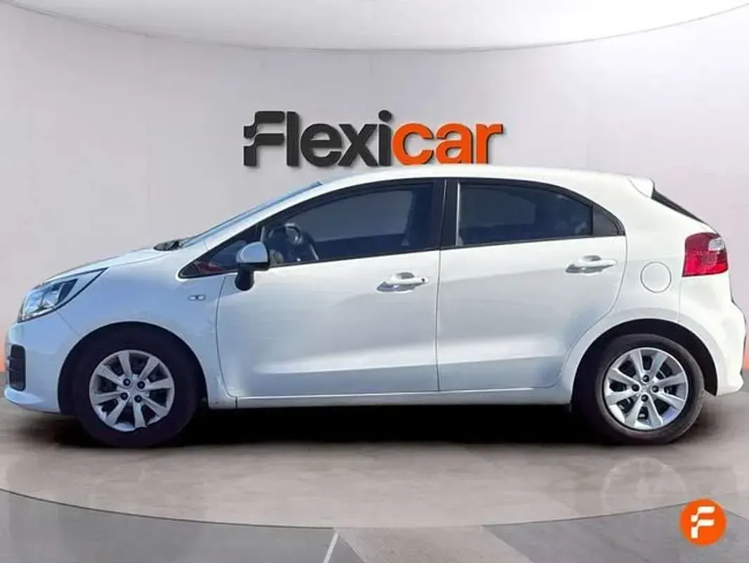 Usado Kia Rio 84 CV (61 kW) 2016 Blanco Utilitario
