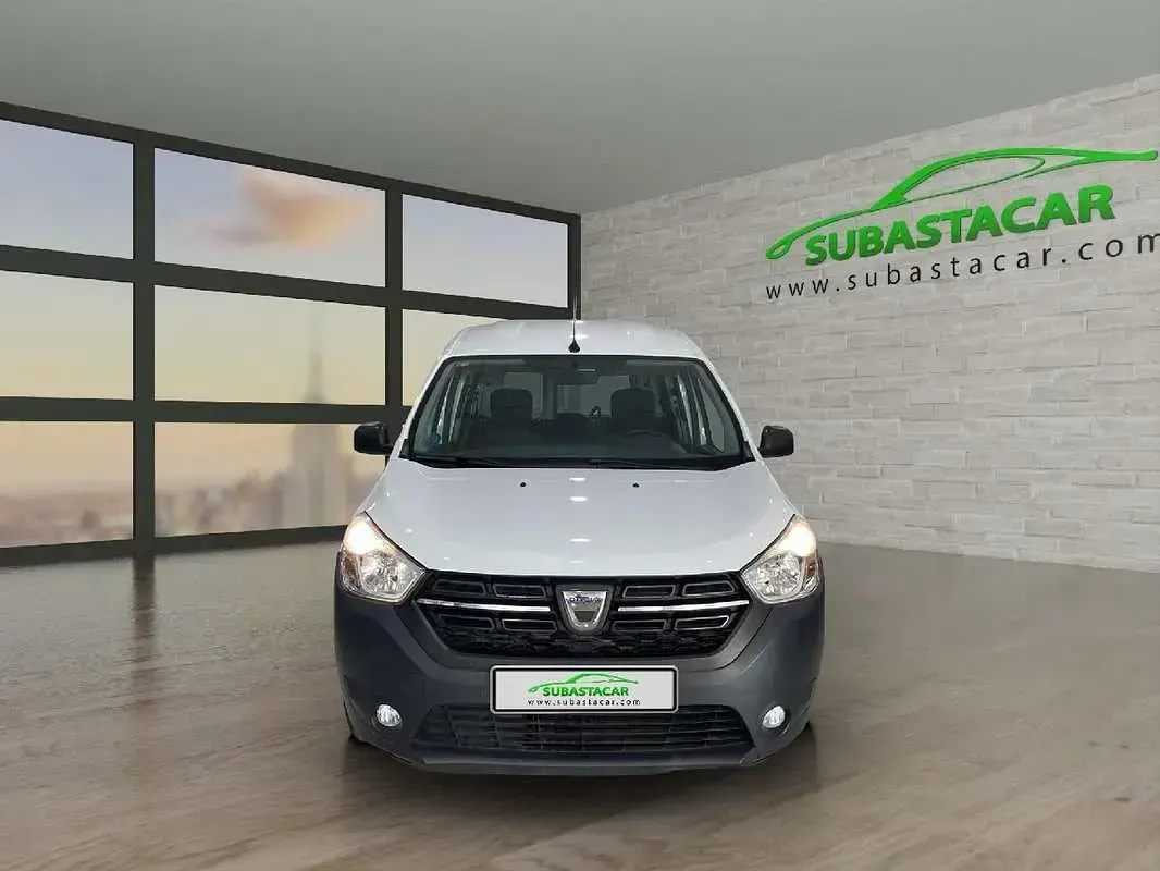 Usado Dacia Dokker Essentiel 102 CV (75 kW) 2020 Blanco Monovolumen