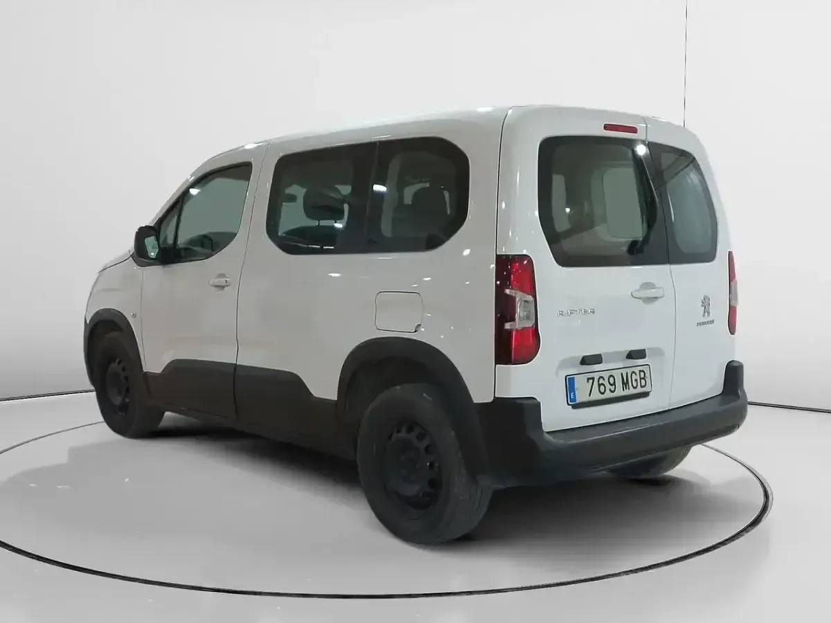 Usado Peugeot Rifter Business-Line 100 CV (73 kW) 2023 Blanco Monovolumen